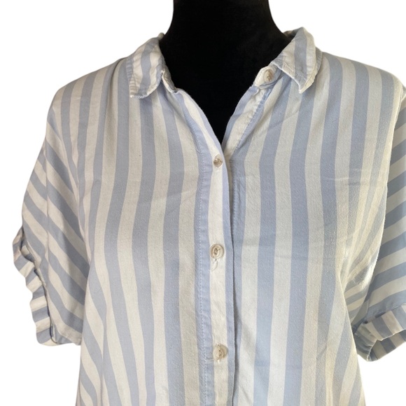 Universal Thread Striped Light Blue Folded Sleeve Button Down Short Sleeve Top - Picture 4 of 8